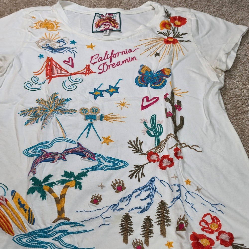 Johnny Was T-Shirt California Dreamin Embroidered Cotton Boho White Size XS - Picture 3 of 9